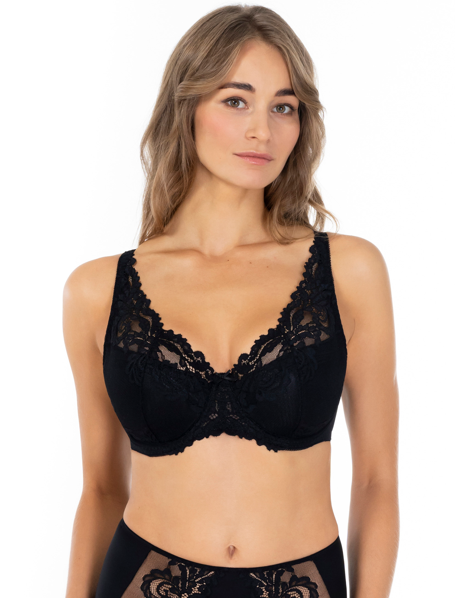 Lauma, Black Lightly Padded Lace Bra, On Model Front, 58K30
