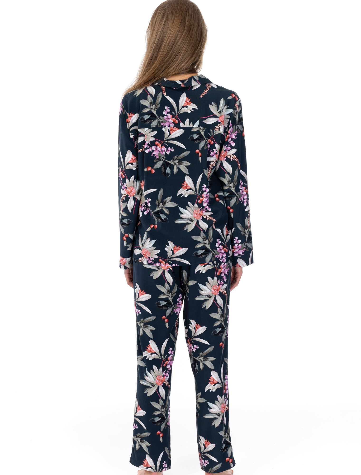 Lauma, Green Floral Print Viscose Pyjama, On Model Back, 72D66