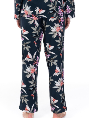 Lauma, Green Floral Print Viscose Pyjama Pants, On Model Back, 72D66