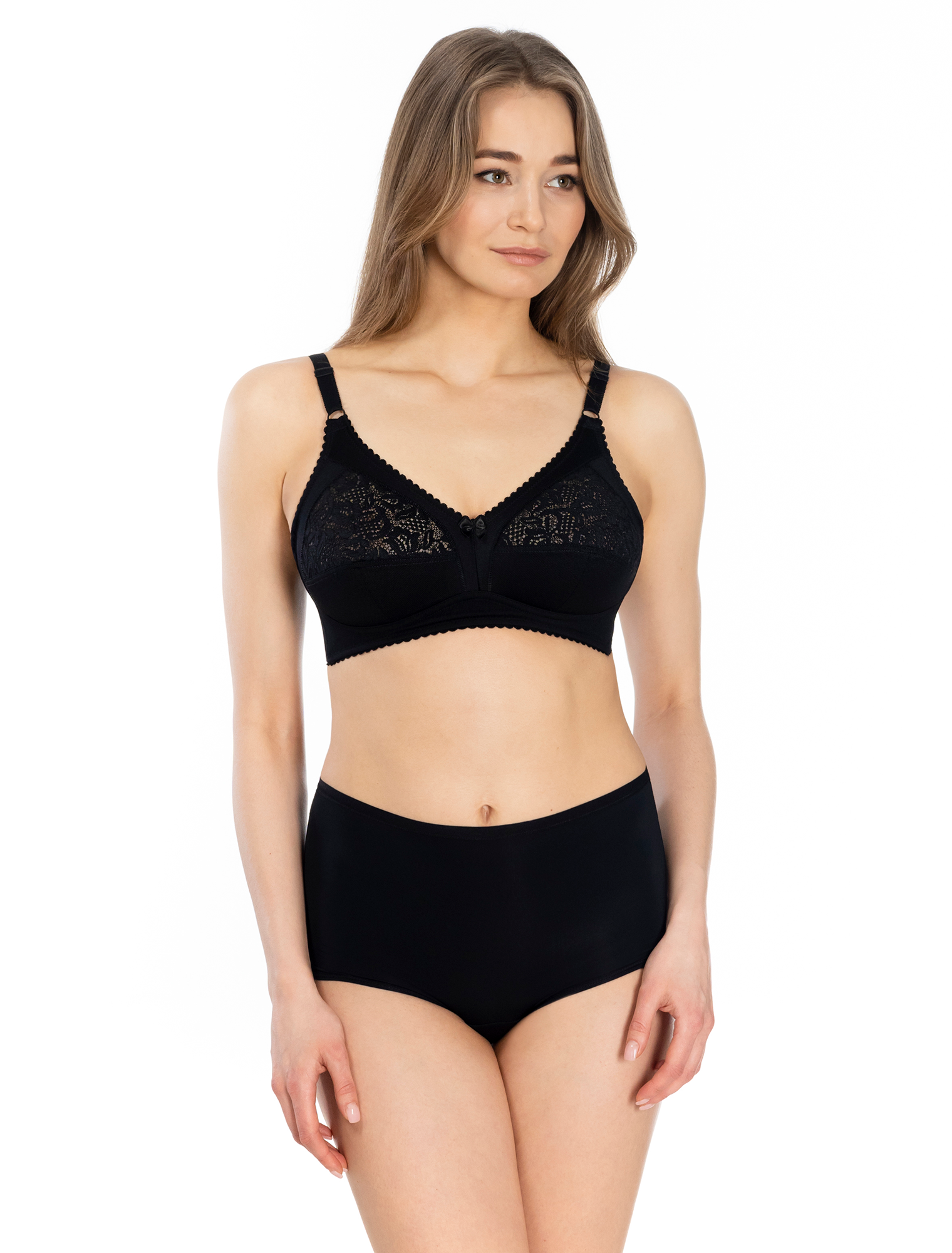 Lauma, Black Wireless  Non-padded Bra, On  Model Front, 79900