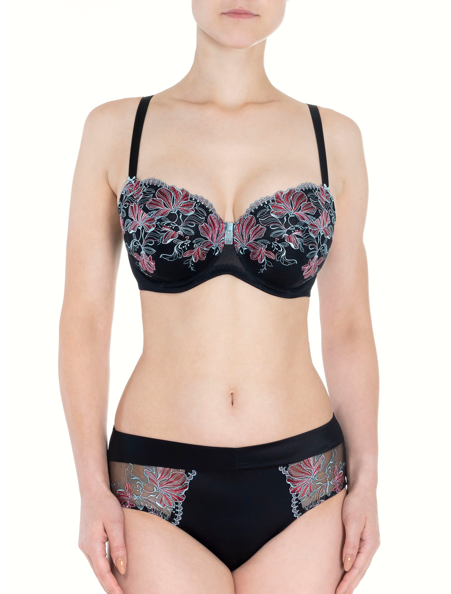Lauma, Black Underwired Bra, On Model Front, 05K21