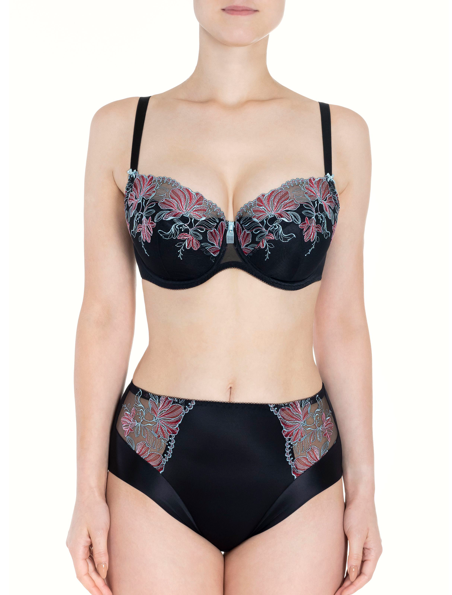 Lauma, Black Half-padded Bra, On Model Front, 05K40