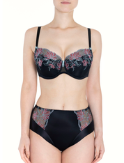 Lauma, Black Half-padded Bra, On Model Front, 05K40