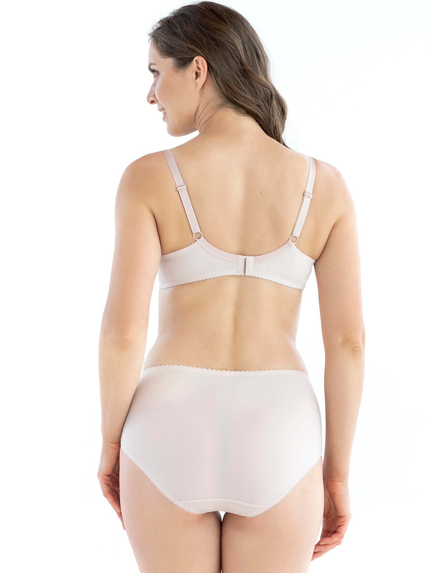 Lauma, Beige Underwired Half-padded Bra, On Model Back, 66A40