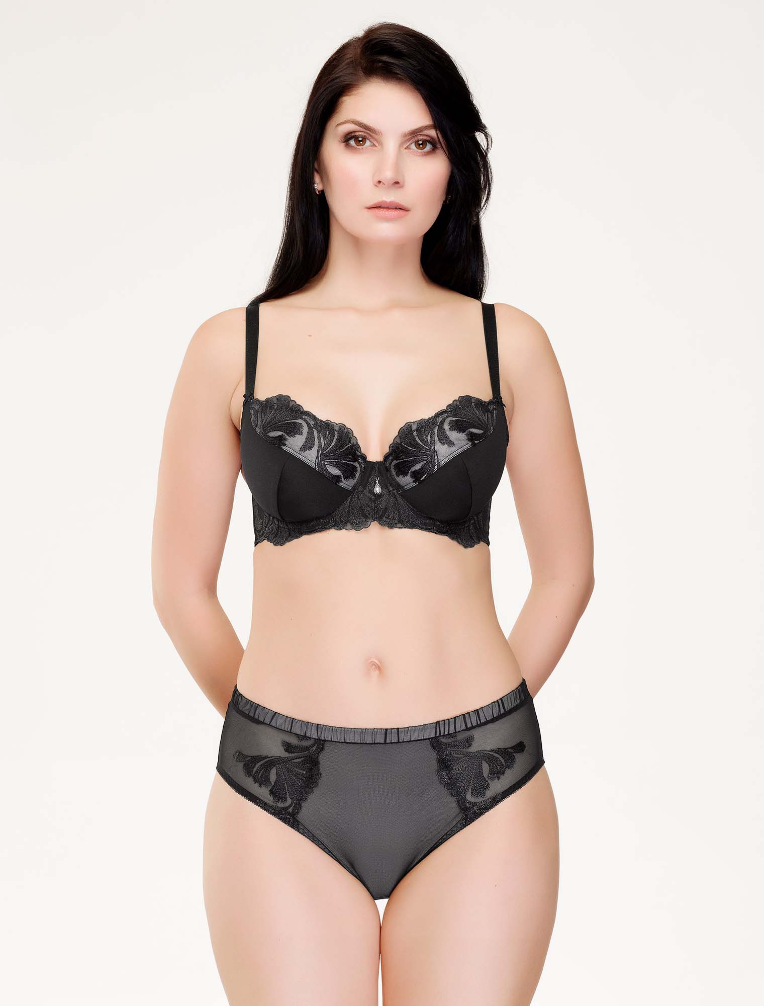Lauma, Black Underwired Non-Padded Bra, On Model Front, 70J20