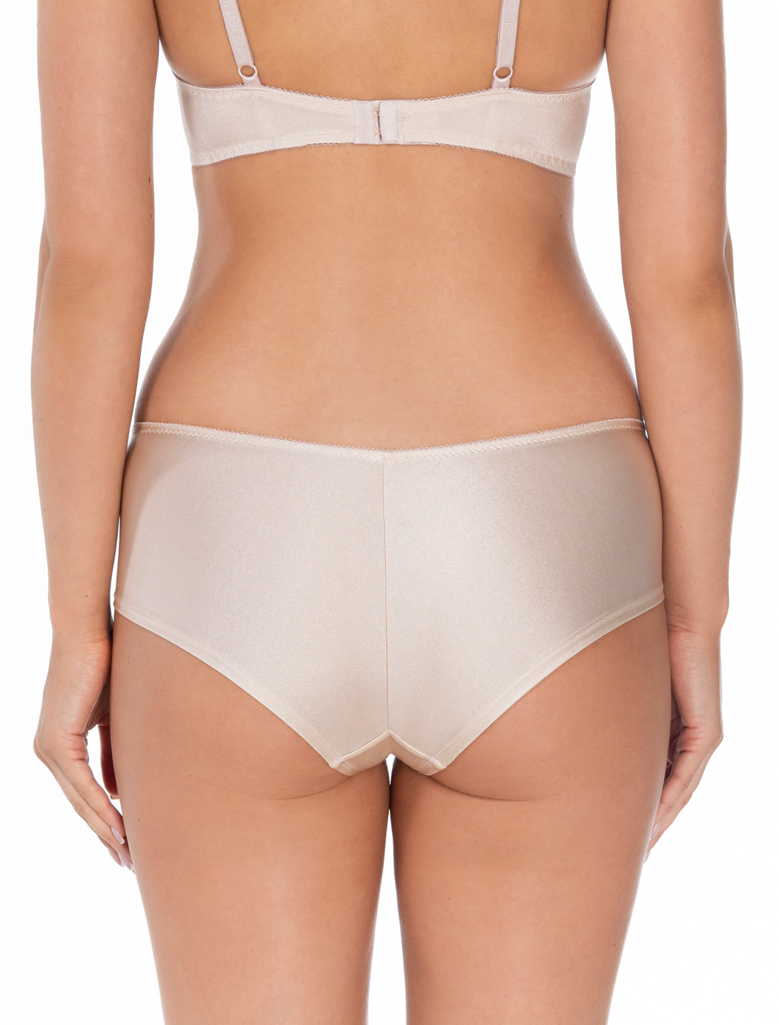 Lauma, Beige Shorts, On Model, Back, 65L70