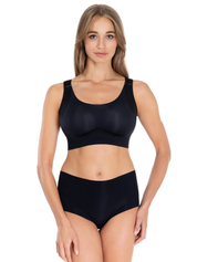 Lauma Lingerie, Black Seamles Lingerie Set, On Model, Front 71D34