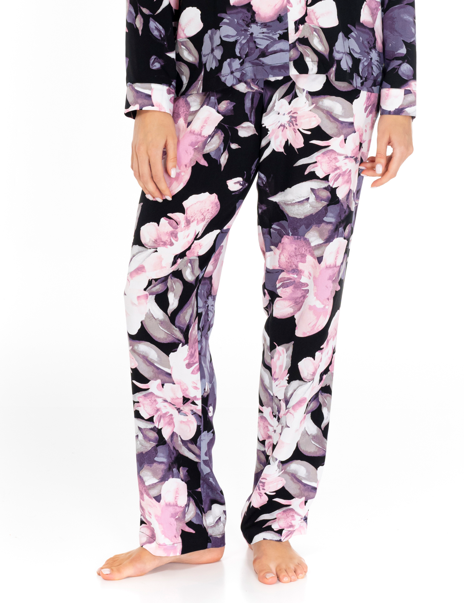 Lauma, Printed Viscose Pyjama Pants, On Model Front, 72D48