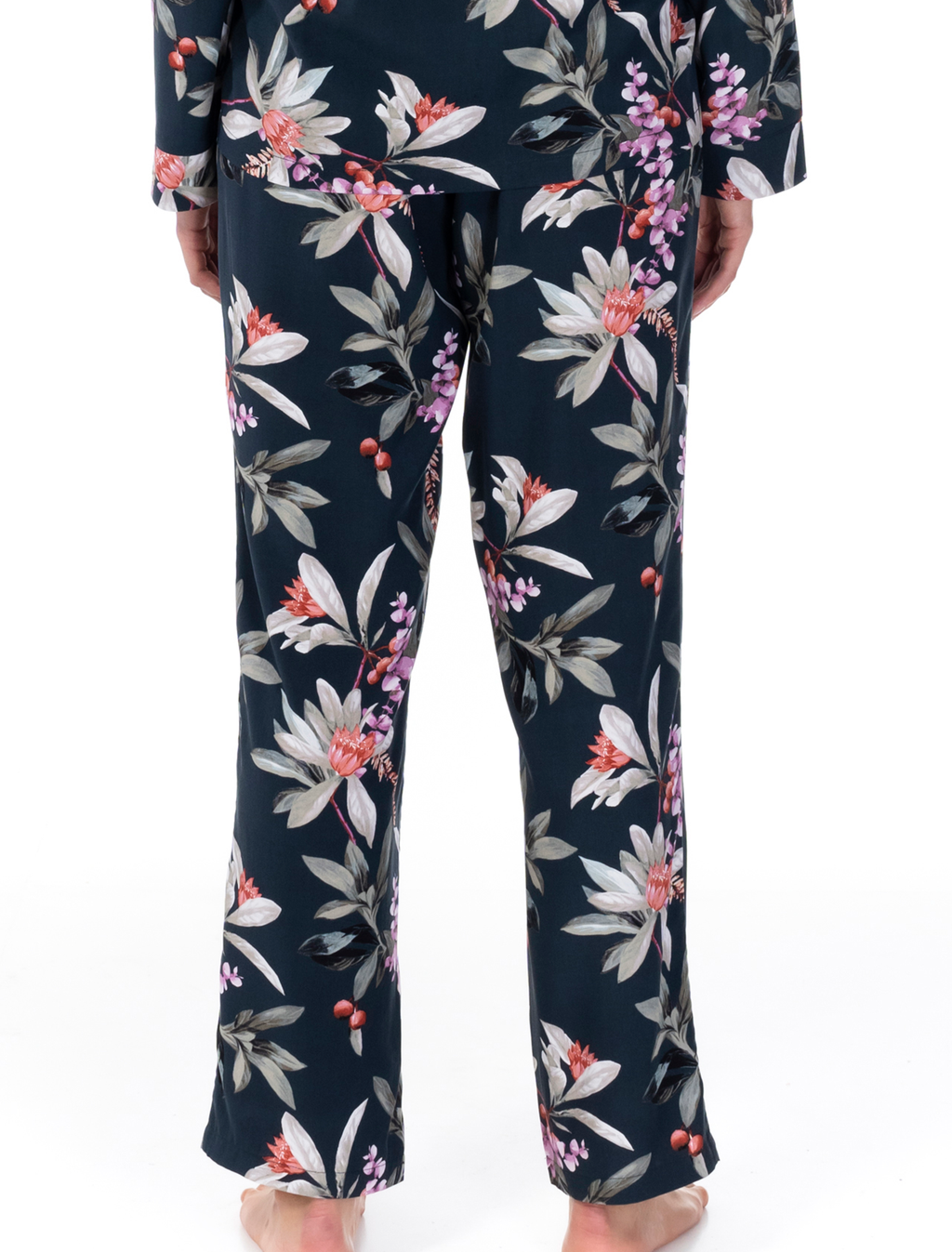 Lauma, Green Floral Print Viscose Pyjama Pants, On Model Back, 72D66