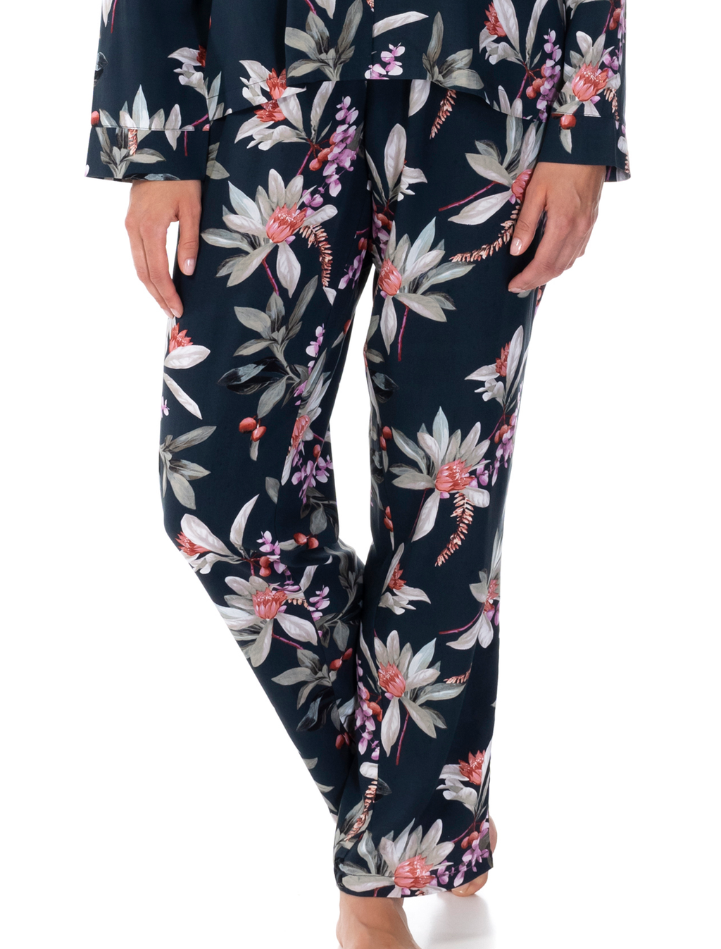 Lauma, Green Floral Print Viscose Pyjama Pants, On Model Front, 72D66