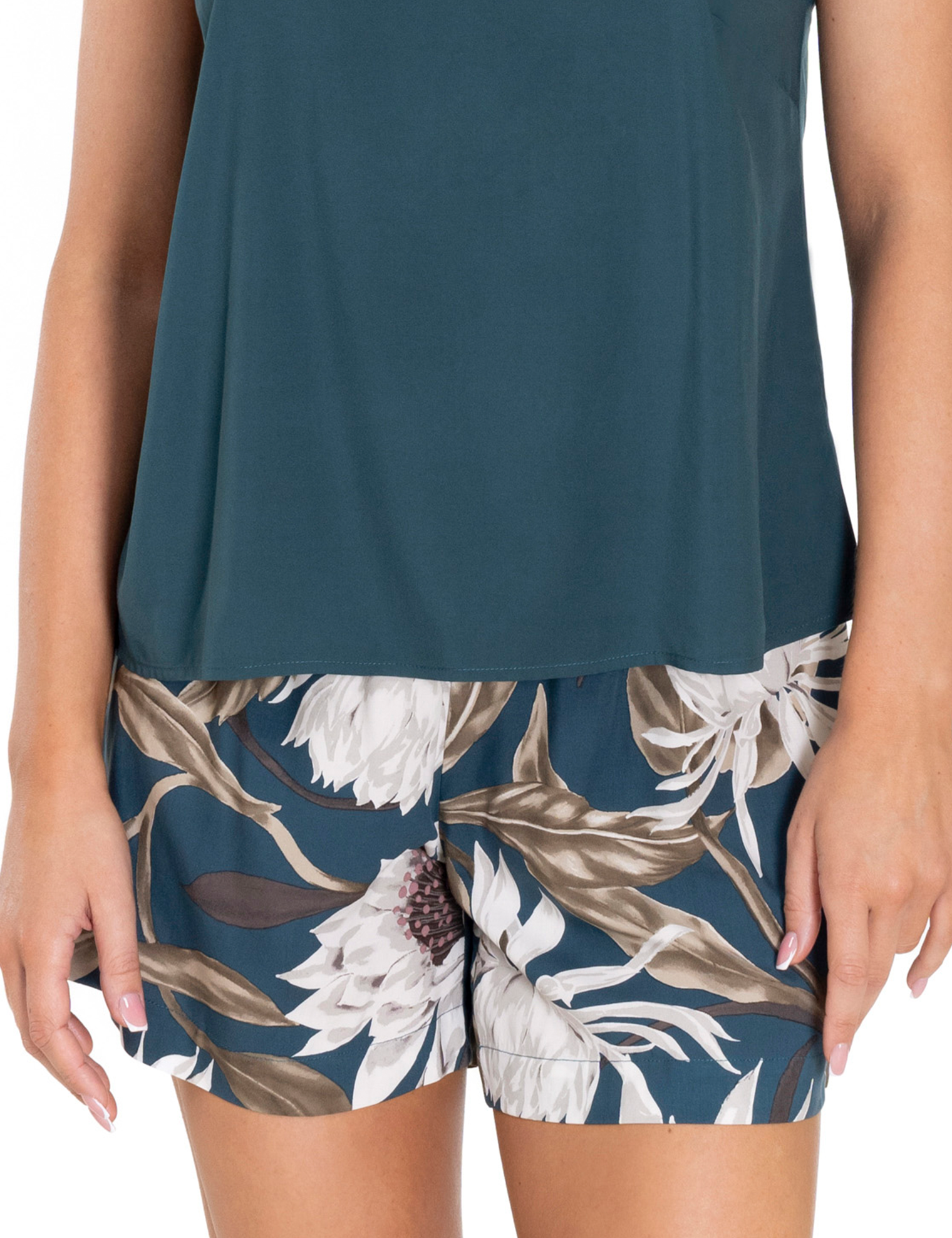 Lauma Lingerie, Printed Viscose Pyjama Shorts, On Model Front, 72D77