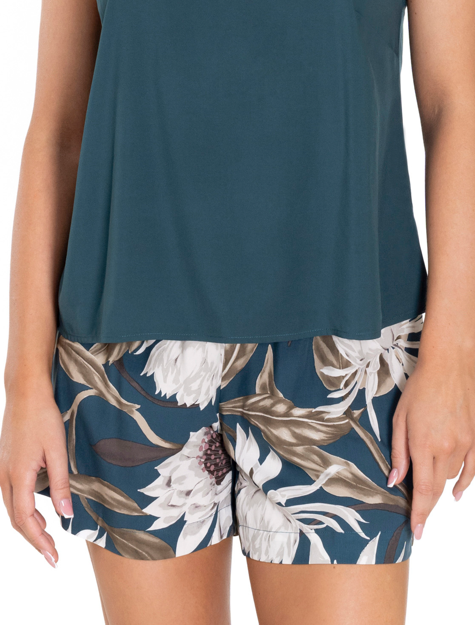 Lauma Lingerie, Printed Viscose Pyjama Shorts, On Model Front, 72D77