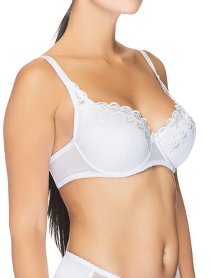 Lauma, White Underwired Padded Bra, On Model Front, 08C30