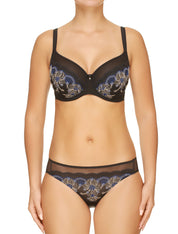 Lauma, Black Underwired Padded Bra, On Model Front, 17H40