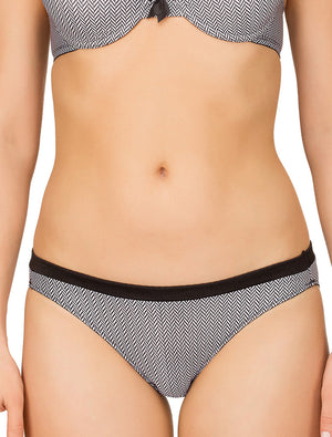 Lauma, Black Mid Waist Panties, On Model Front, 51G50