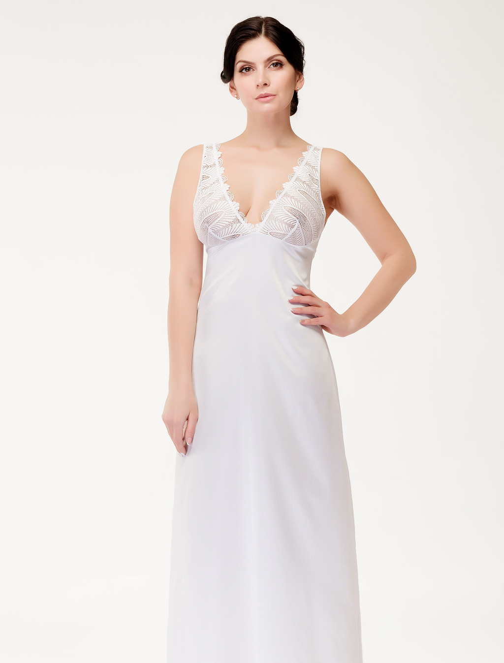 Lauma, White Long Night Dress With Lace, On Model Front, 90J90