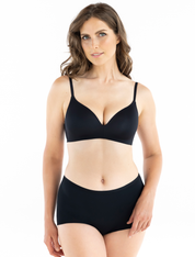 Lauma, Black Wireless Moulded T-shirt Bra, On Model Front, 92H30